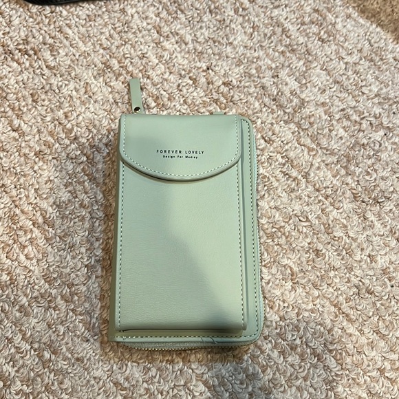Wallet/crossbody/ phone holder all in one - Picture 1 of 3